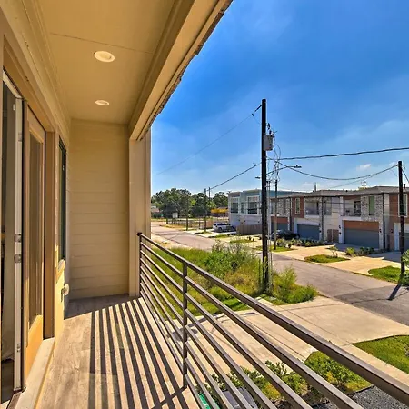 Modern Houston Townhome - 3 Mi To Downtown!